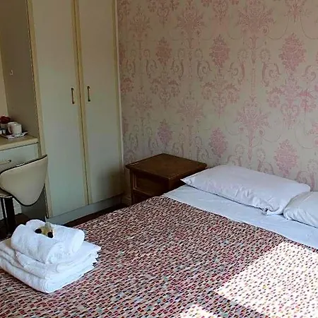 Bed & Breakfast 5 The Galway